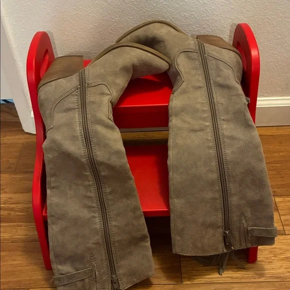 Carlos Santana light brown suede Fringe Knee-High Wedge Boots size 6 - Picture 3 of 4